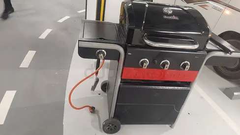 2-in-1 Gas2Coal BBQ with Side Burner
