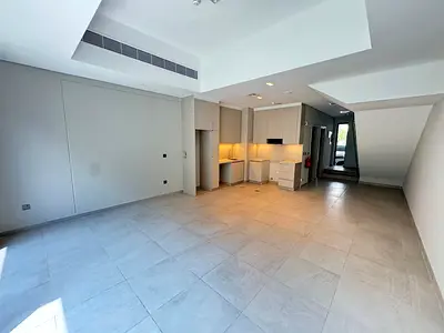 VACANT | UNFURNISHED | MODERN FAMILY LIVING