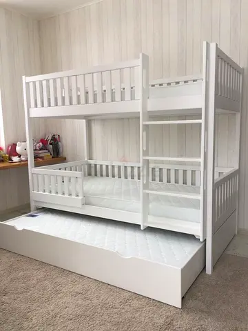 White Wooden Bunk Bed with Pull-out Trundle