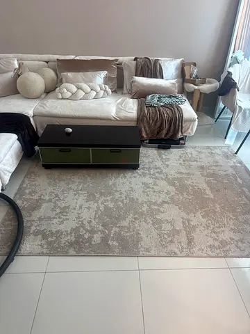 FLOOR CARPET FOR SALE – URGENT