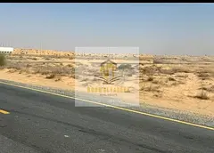 Corner plot with a down payment and 3-year installments. Area: 2745 sq ft. Price: AED 645,000. A uni