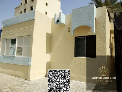 بيت عربي علي مساحه 1900 قدم مربع مكون من 4 غرف مع دخل سنوي 50الف درهم