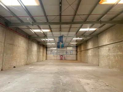 Fully insulated with sprinkler for URGENT LEASE !!