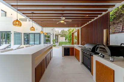 Modern Outdoor Kitchen and BBQ Counter with Pergola