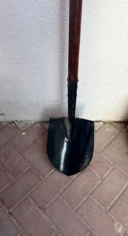 Brand new Sturdy garden shovel with wooden handle - heavy duty