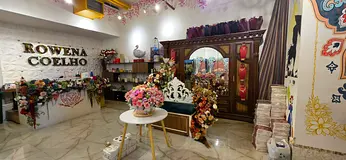 LUXURY SHOP AVAILABLE FOR RENT