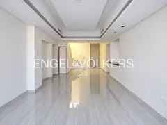 3 Bed Room | Single Row | Closed Kitchen