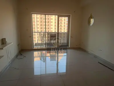 UNFURNISHED STUDIO | BRIGHT & AIRY | IMMACULATE