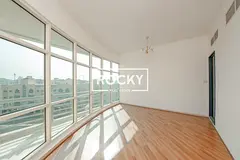 2 B/R APT WITH BALCONY | BUR DUBAI
