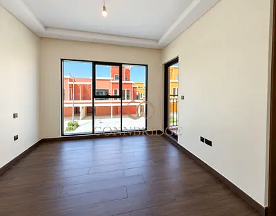 Elegant 3BR Townhouse | Spacious Open-Plan Layout
