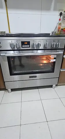 5 burner Stainless Steel Freestanding Gas Range with Grill & Oven - Good Working Condition