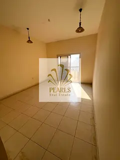 Stylish & budget 1BHK! Spacious hall, fitted kitchen, 1 bath & full owner maintenance. Near services