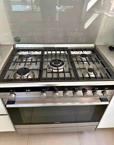 Siemens 5 burner full gas cooker latest model same like new condition