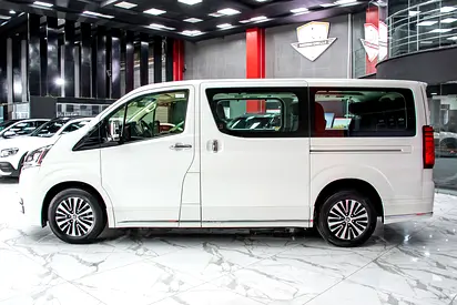 صورة 3 لـ 2023 Toyota GRANVIA