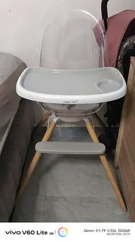 Highchair for Baby with Removable Tray and Footrest - Light Wood Legs