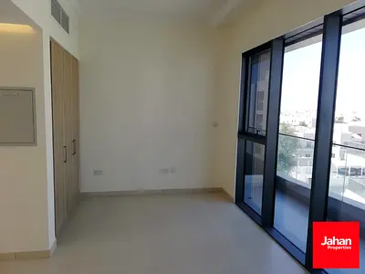 معيشة هادئة | مفروشة جزئيًا | شرفة جميلة بإطلالات رائعة جدًا.