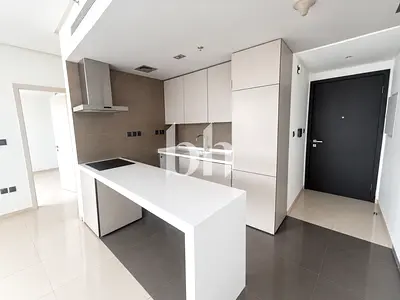 Bright 1BR | Excellent Location | West Avenue