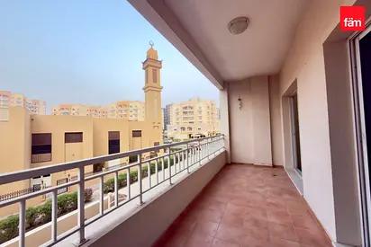 huge 1 BHK w/ Big Balcony | Laundry | 928 Sqft