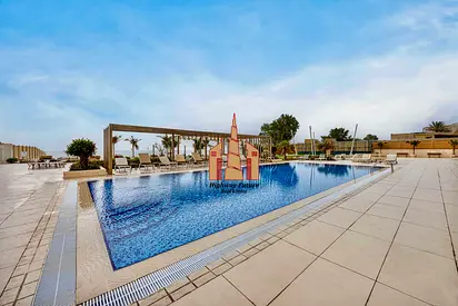 SPACIOUS STUDIO || PRIVATE BEACH || FREEHOLD