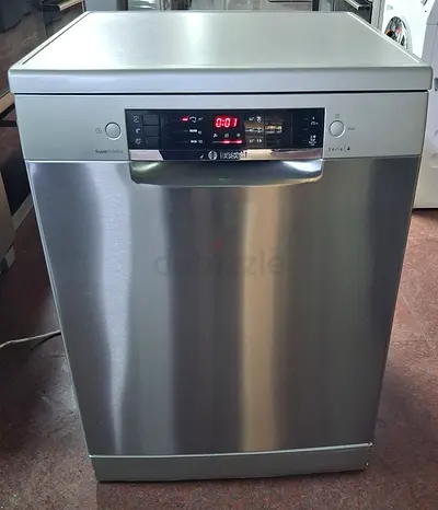 Bosch Series 4 Dishwasher 
Net and clean good condition perfect working