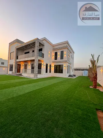 للبيع فيلا في حوشي خلف المول  مباشرة علي المدخل والمخرج مباشرة الفيلا 7 غرف ماستر مع لفيت قريبة للمدارس وبجوار الجامعة