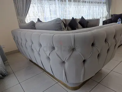 Light grey tufted velvet 3-seater and 2 seater with tea table original