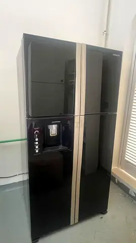 Hitachi 4 door refrigerator with water dispenser
