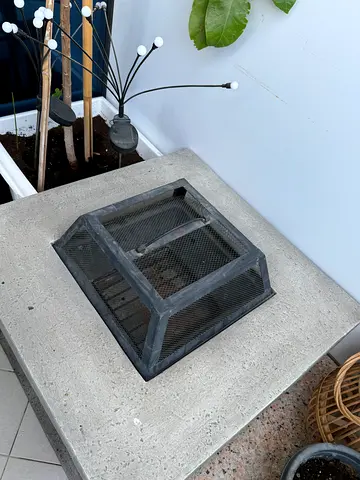 Stone square fire place and barbecue 65*65com