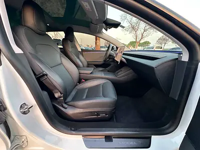 صورة 10 لـ 2024 Tesla MODEL 3