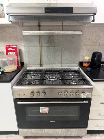 Siemens 5-Burner Gas Range with Oven - Good Condition