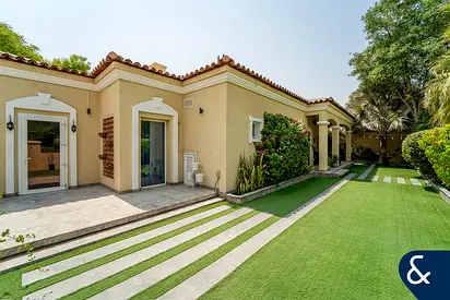 Bungalow | 4 Bedrooms Plus Maid | Huge Plot