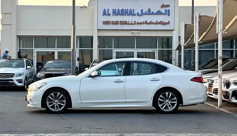 2017 Infiniti Q70 — фото 3