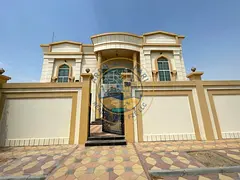 Luxurious 6bedroom villa all Master bedroom Maid Room Garden
