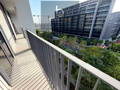 Bright & Spacious Apartment with Balcony