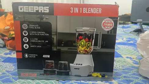 Geepas 3-in-1 Blender 400W with 1.5L Jar and Grinder Jars - Good Condition