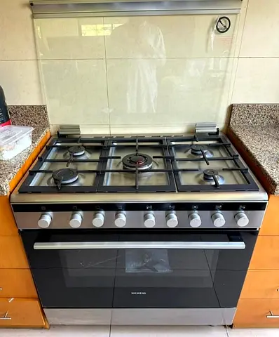 Siemens(2025) 5Burner Made in Italy+FREE DELIVERY!!! Excellent Condition Cooking Range For Sale!!!