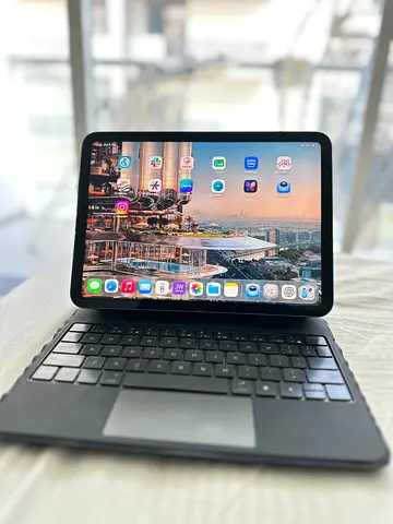 iPad Air with Keyboard Case – Good Working Condition Selling together only serious offers.