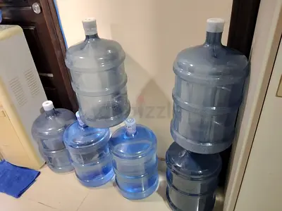 5 gallons Water bottles