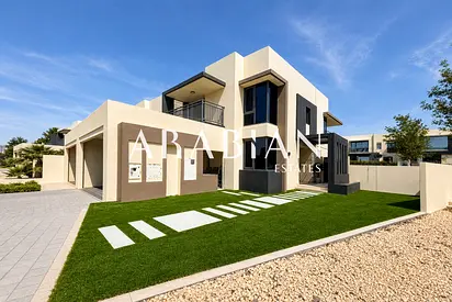 Large Plot | Private End Unit | Landscaped Garden