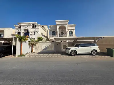 فيلا للبيع في منطقه الحليو٢ شامل الكهرباء والماء والميكفات  مسبح  5 غرف ماستر مجلس وصاله وغرفة خدم