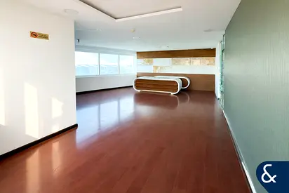 Premium Office Space | Vacant | Corner Unit
