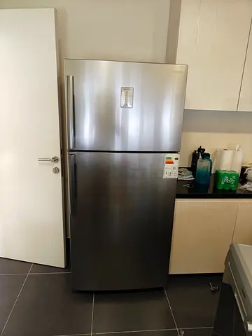 Samsung brand Refrigerator litters capacity 750