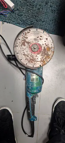 Makita Angle Grinder 2200W 7" / 180mm - GA7020