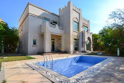 FAMILY HOME | ENTERTAINMENT FOYER | LAKE VIEWS