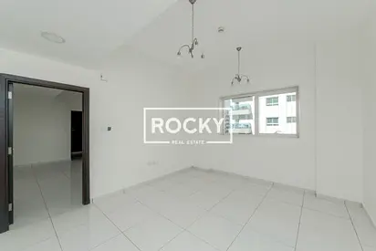Spacious 1 B/R with 2 baths Balcony and Central A/C near Souq Extra Mall | Silicon Oasis (DSO)