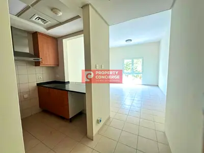 Vacant Studio |Next Metro Station| Multiple Options