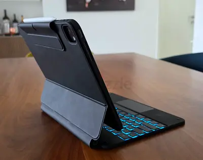 ESR iPad PRO 13" Bluetooth Keyboard Case - Good Condition