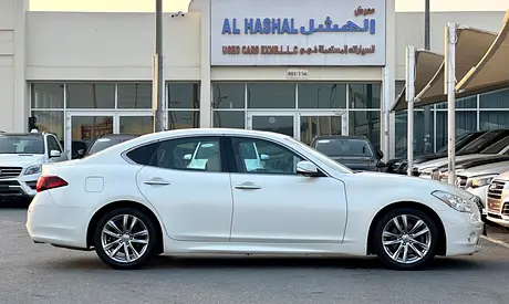 2017 Infiniti Q70 — фото 2