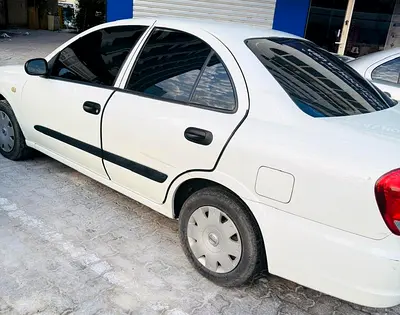 2010 Nissan SUNNY — фото 3