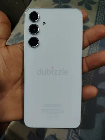 White Samsung $%& condition 10/10 not open and no repair box and cable avalible All is good